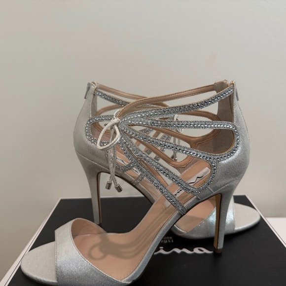 Nina Silver Strappy Heels- brand new in box - Picture 8 of 8